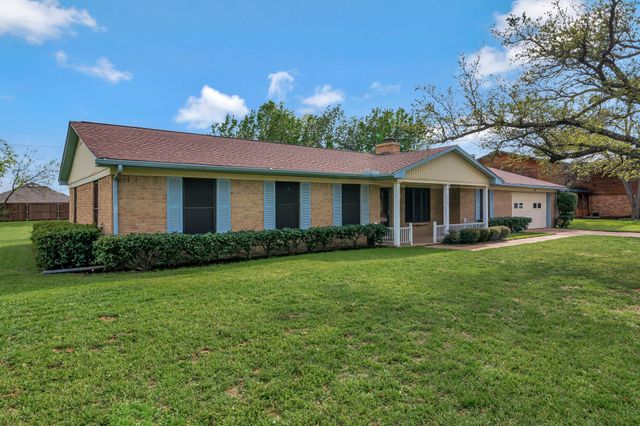 319 Allen Drive, Justin, TX 76247