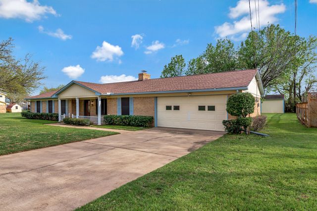 319 Allen Drive, Justin, TX 76247