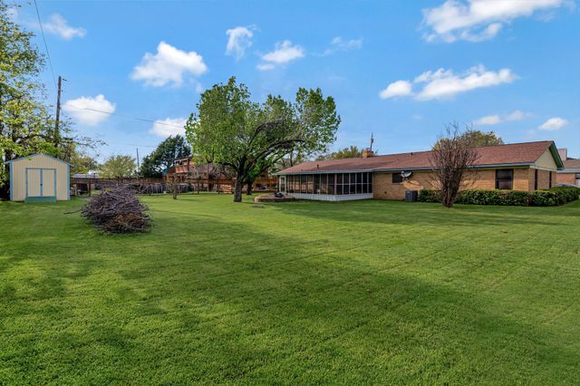 319 Allen Drive, Justin, TX 76247