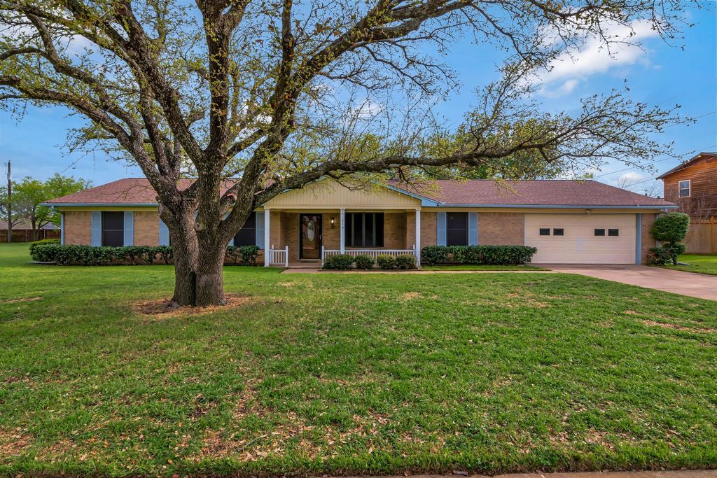 319 Allen Drive, Justin, TX 76247