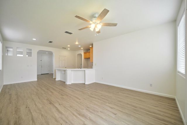 7433 6th St, Rio Linda, CA 95673