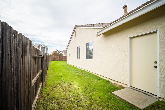 7433 6th St, Rio Linda, CA 95673