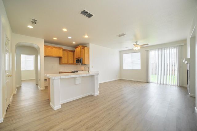 7433 6th St, Rio Linda, CA 95673