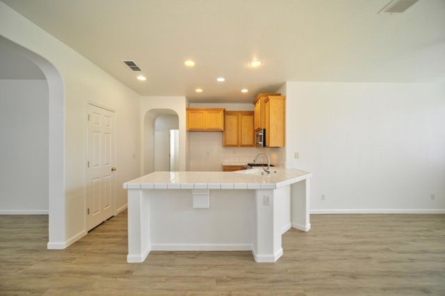 7433 6th St, Rio Linda, CA 95673