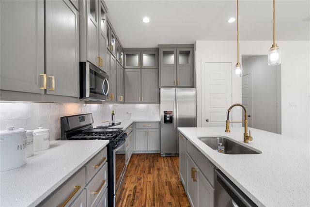 907 Saint George Place, Desoto, TX 75115