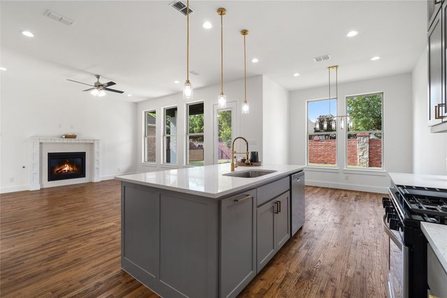 907 Saint George Place, Desoto, TX 75115