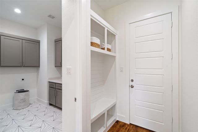 907 Saint George Place, Desoto, TX 75115