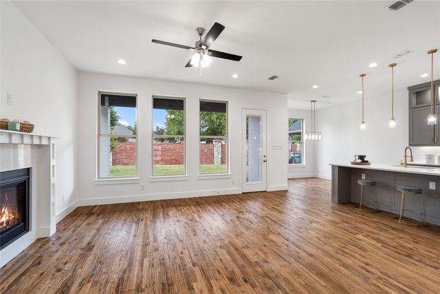 907 Saint George Place, Desoto, TX 75115