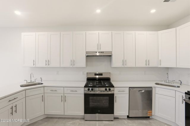 18 Yehuda Way, Lakewood, NJ 08701