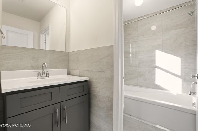 18 Yehuda Way, Lakewood, NJ 08701