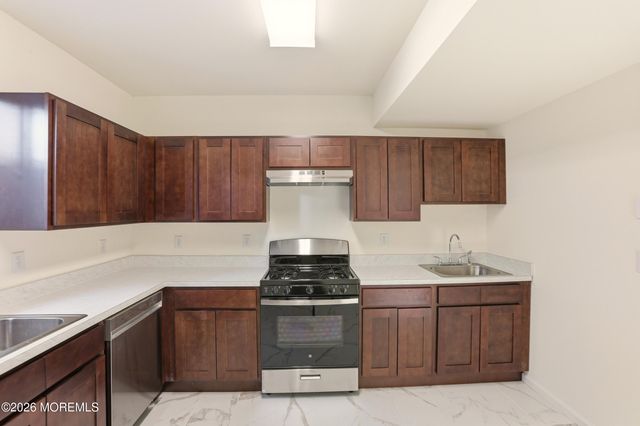 18 Yehuda Way, Lakewood, NJ 08701