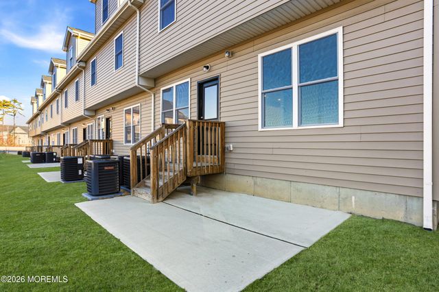 18 Yehuda Way, Lakewood, NJ 08701