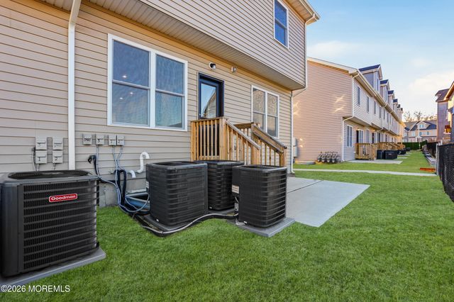 18 Yehuda Way, Lakewood, NJ 08701