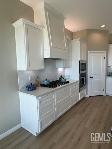 16746 Starview Court, Bakersfield, CA 93312