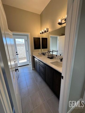16746 Starview Court, Bakersfield, CA 93312