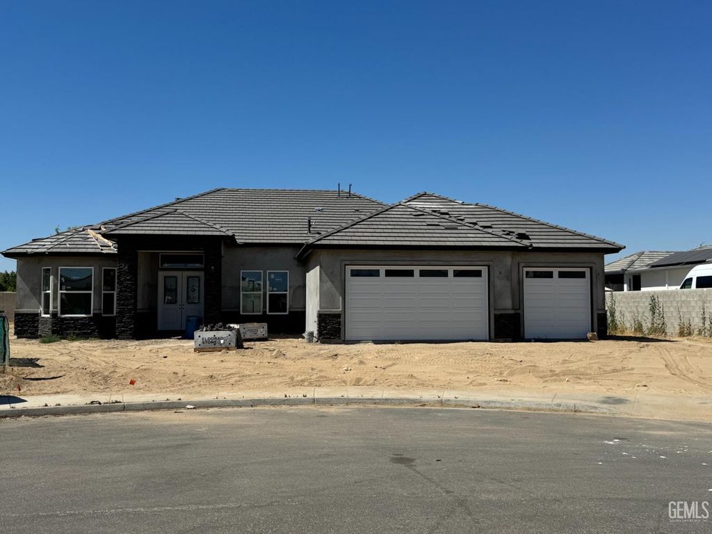 16746 Starview Court, Bakersfield, CA 93312
