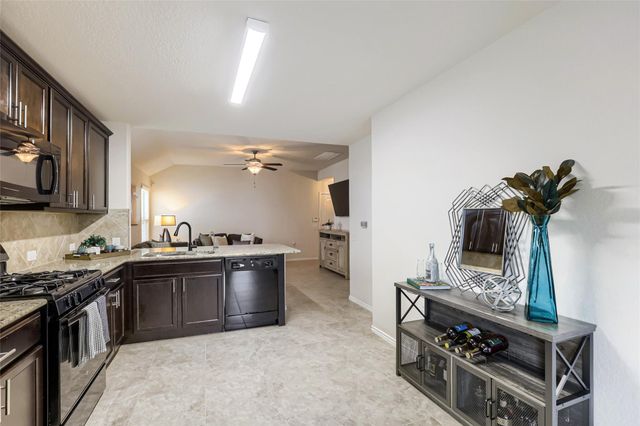 7216 Razors Edge DR, Austin, TX 78744