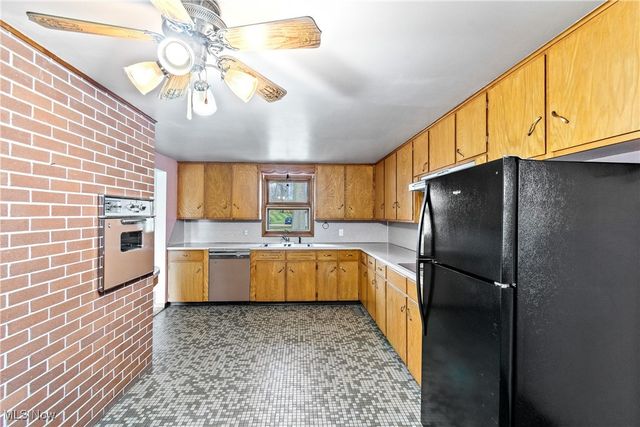 2301 Hillwood Street, Magnolia, OH 44643