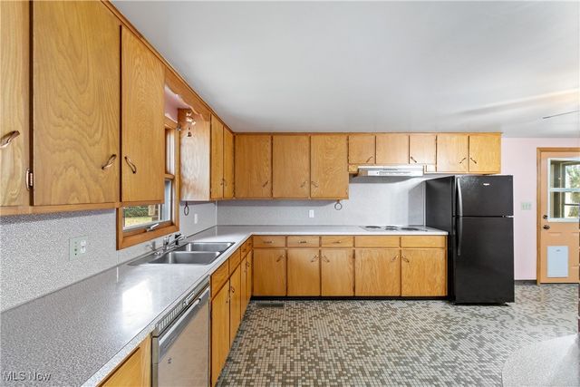 2301 Hillwood Street, Magnolia, OH 44643