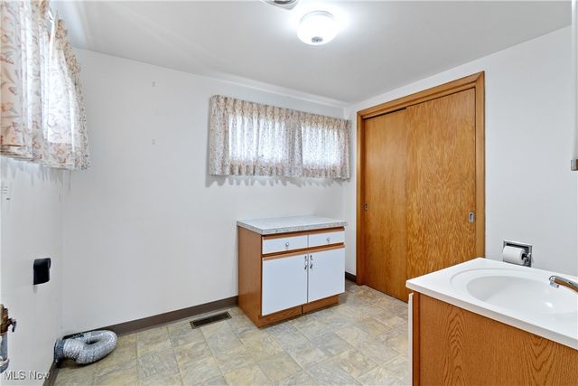 2301 Hillwood Street, Magnolia, OH 44643