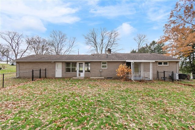 2301 Hillwood Street, Magnolia, OH 44643