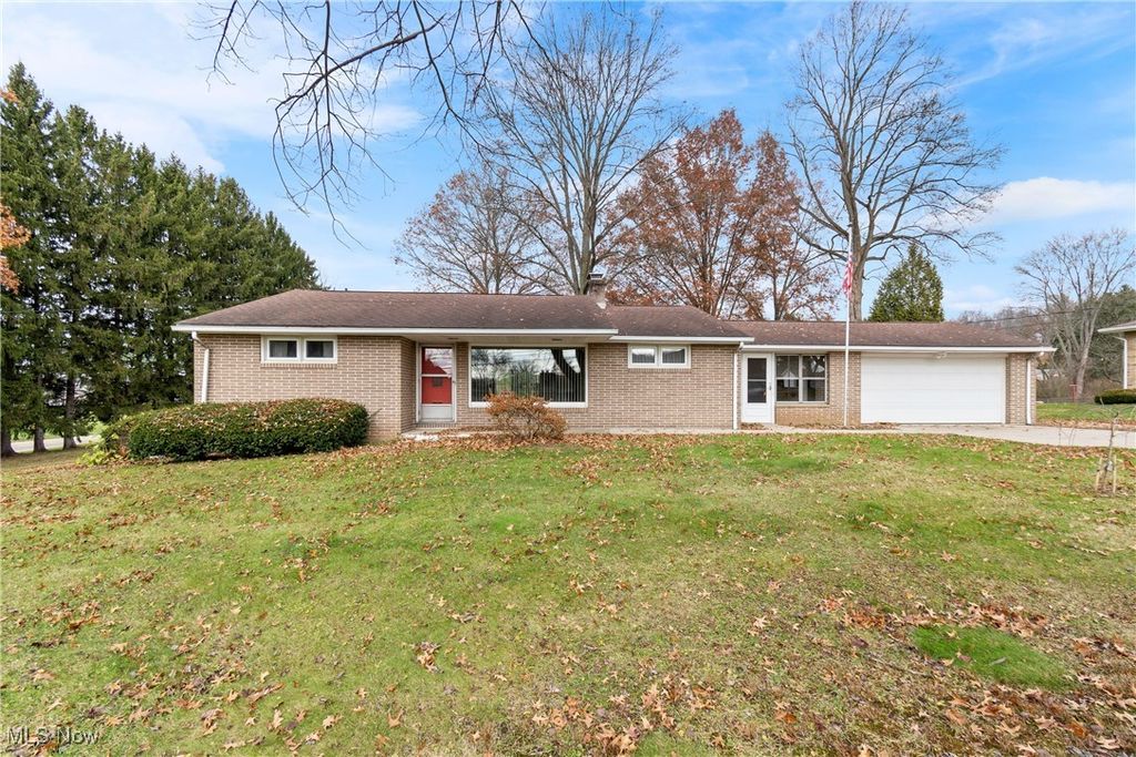 2301 Hillwood Street, Magnolia, OH 44643