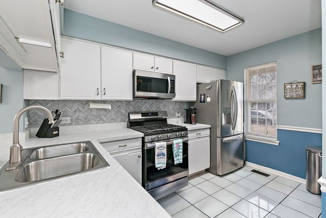 2060 Muirfield Circle, Elgin, IL 60123