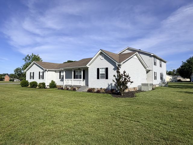 2916 Galen Rd, Lafayette, TN 37083