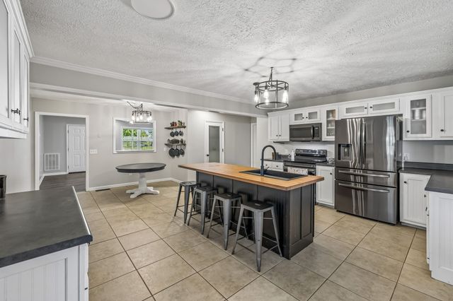 2916 Galen Rd, Lafayette, TN 37083