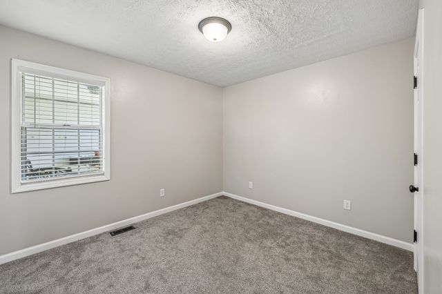 2916 Galen Rd, Lafayette, TN 37083
