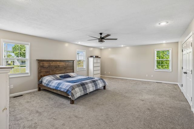 2916 Galen Rd, Lafayette, TN 37083