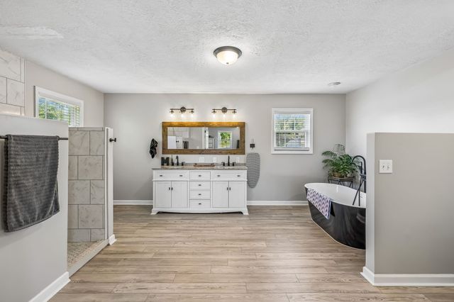 2916 Galen Rd, Lafayette, TN 37083