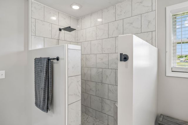 2916 Galen Rd, Lafayette, TN 37083