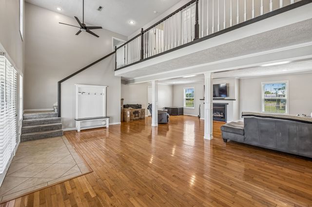 2916 Galen Rd, Lafayette, TN 37083