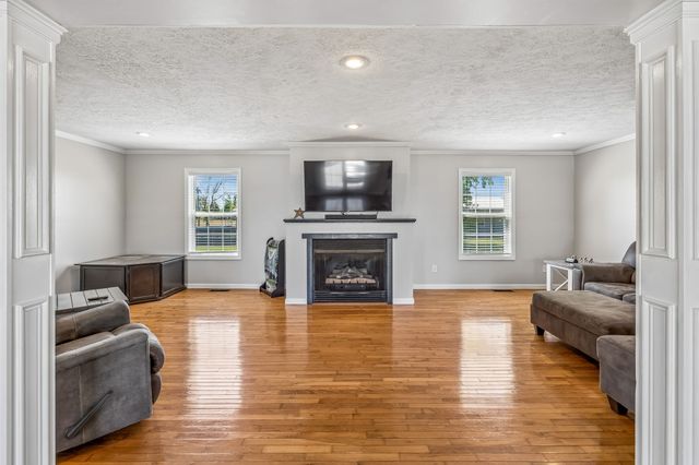 2916 Galen Rd, Lafayette, TN 37083