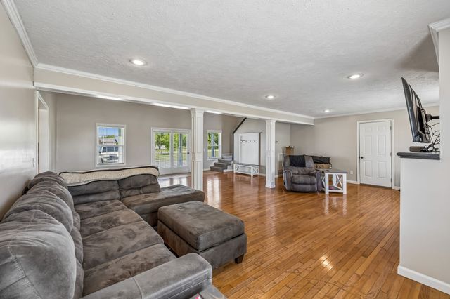 2916 Galen Rd, Lafayette, TN 37083