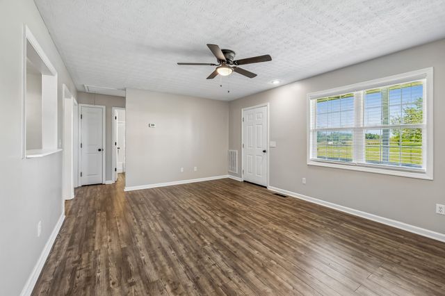 2916 Galen Rd, Lafayette, TN 37083
