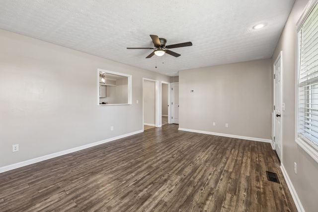 2916 Galen Rd, Lafayette, TN 37083