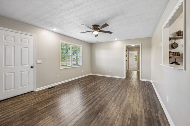 2916 Galen Rd, Lafayette, TN 37083