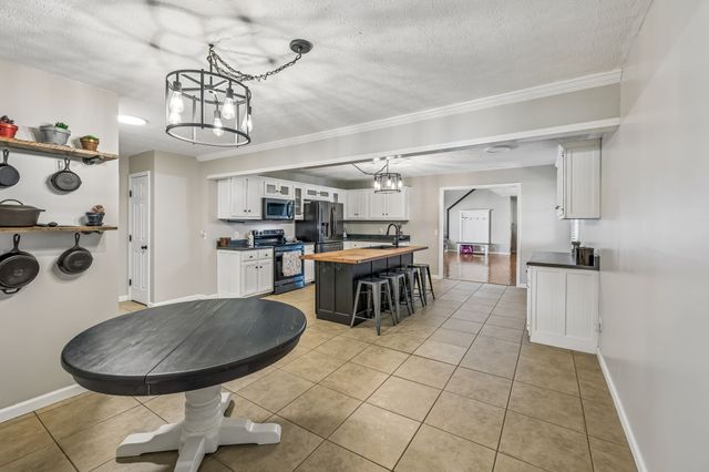 2916 Galen Rd, Lafayette, TN 37083