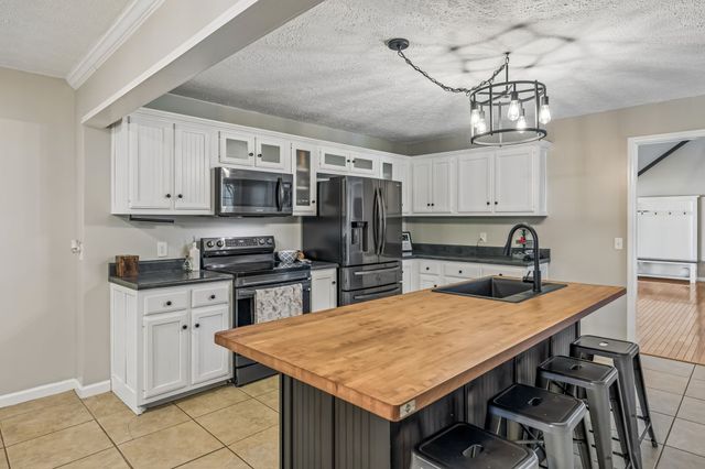 2916 Galen Rd, Lafayette, TN 37083
