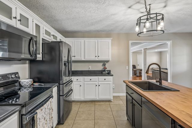 2916 Galen Rd, Lafayette, TN 37083