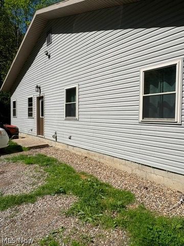 2934 Henderson School Road NE, New Philadelphia, OH 44663
