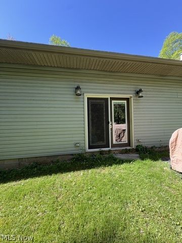 2934 Henderson School Road NE, New Philadelphia, OH 44663