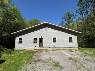 2934 Henderson School Road NE, New Philadelphia, OH 44663
