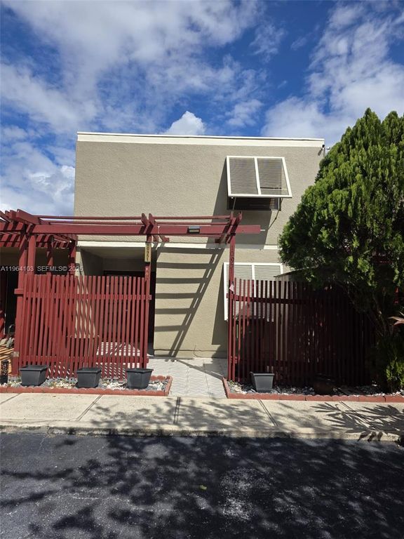 10951 Cypress Rd 10951, Pembroke Pines, FL 33026