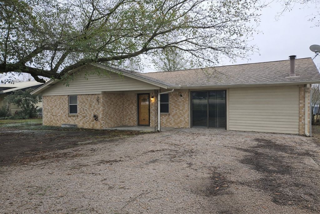 521 Fm 2838, Mexia, TX 76667