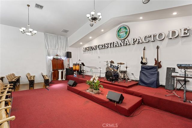 950 W 42nd, Los Angeles, CA 90037