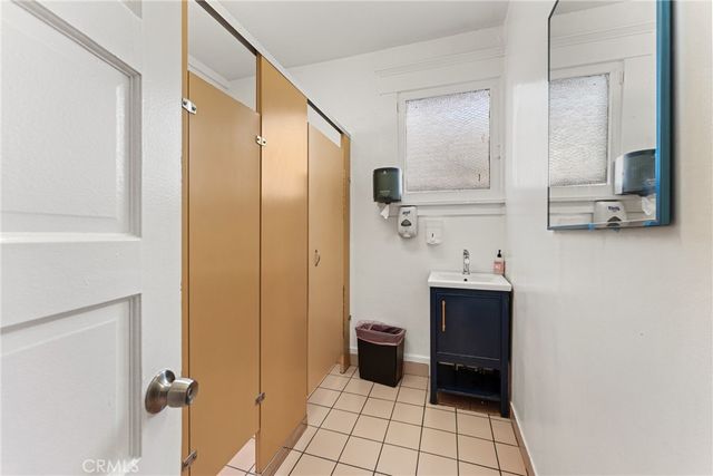 950 W 42nd, Los Angeles, CA 90037
