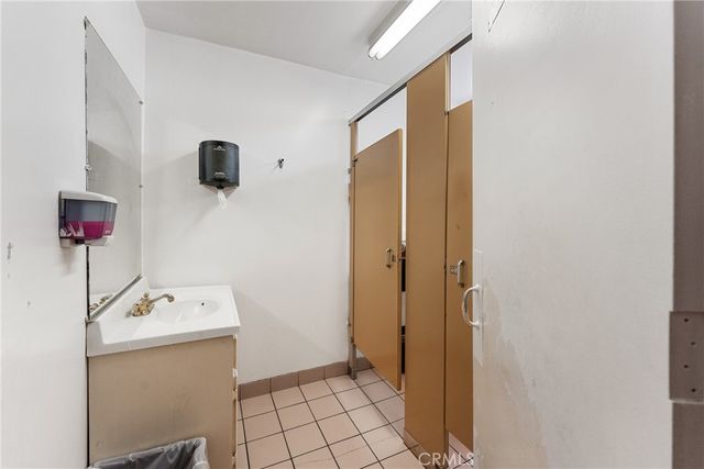 950 W 42nd, Los Angeles, CA 90037